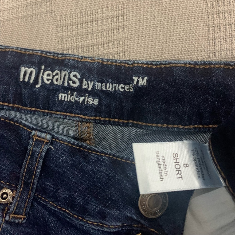 Maurice jeans new never worn.Buyer must pay shipping and or meet to pick up
